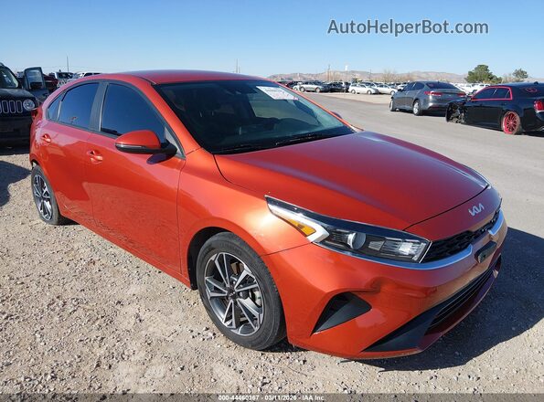 3KPF24AD8PE680941 2023 KIA FORTE Оранжевый Передняя правая четверть