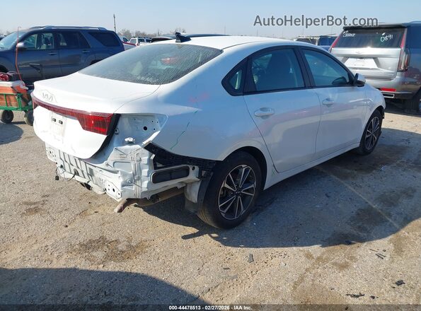 3KPF24AD8RE724360 2024 KIA FORTE White Trasero derecho