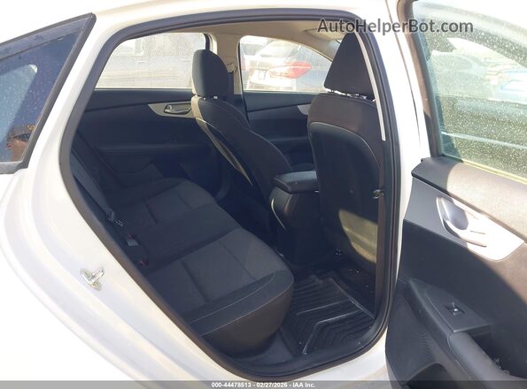 3KPF24AD8RE724360 2024 KIA FORTE White Vista de la etiqueta del VIN