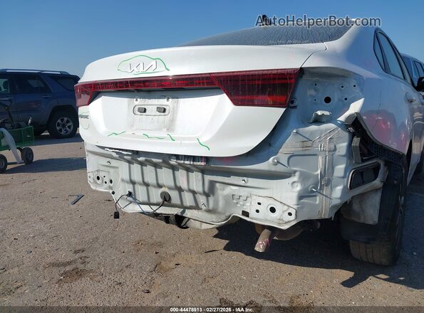 3KPF24AD8RE724360 2024 KIA FORTE White 