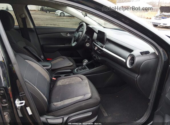 3KPF24AD9ME369773 2021 KIA FORTE Черный Вид салона спереди