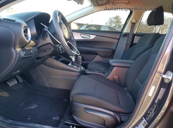 3KPF24ADXPE596975 2023 KIA FORTE Серый Вид салона спереди