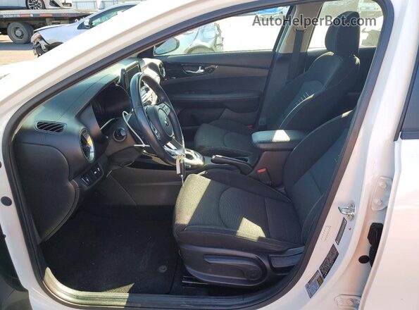 3KPF34AD2KE087033 2019 KIA FORTE Белый Вид салона спереди