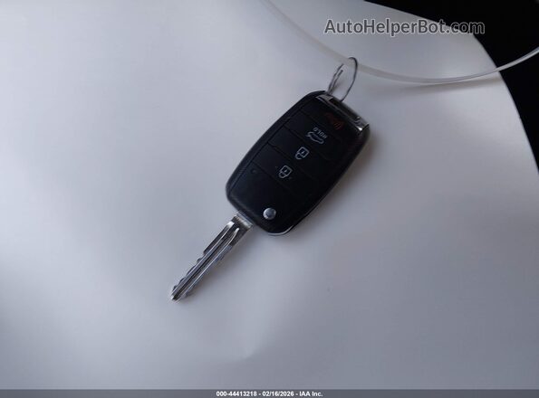 3KPFK4A76HE149989 2017 KIA FORTE Синий Вид панели приборов