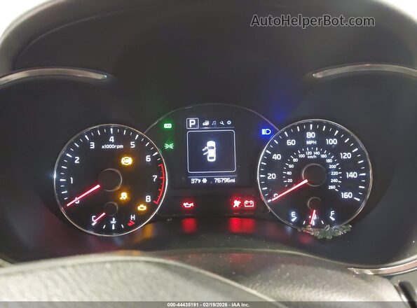 3KPFL4A76JE219624 2018 KIA FORTE Красный Вид задних сидений