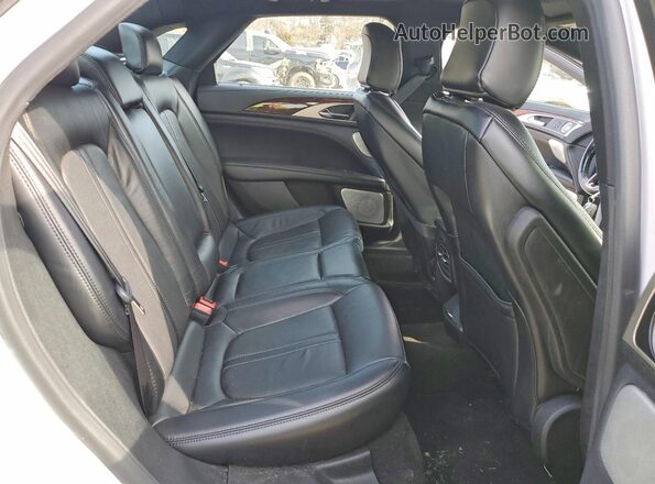 3LN6L5F97LR605492 2020 LINCOLN MKZ White Widok tylnych siedzeń