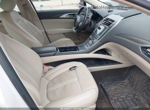 3LN6L5LU0LR610672 2020 LINCOLN MKZ Белый Вид салона спереди