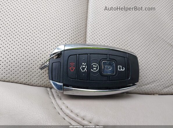 3LN6L5LU0LR610672 2020 LINCOLN MKZ Белый Вид панели приборов