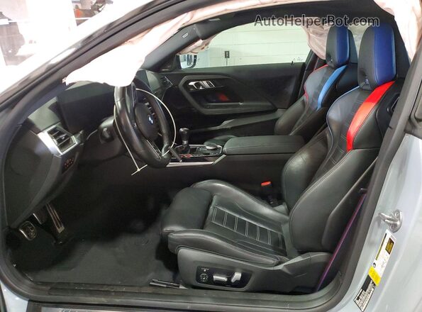 3MF13DM02P8C99484 2023 BMW M2 Silver Вид салону спереду