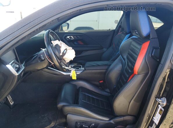 3MF13DM07R8E80373 2024 BMW M2 Black წინა სალონის ხედი