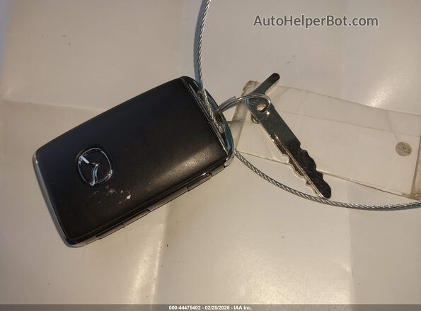 3MVDMBCM5SM808648 2025 MAZDA CX-30 Красный Вид панели приборов