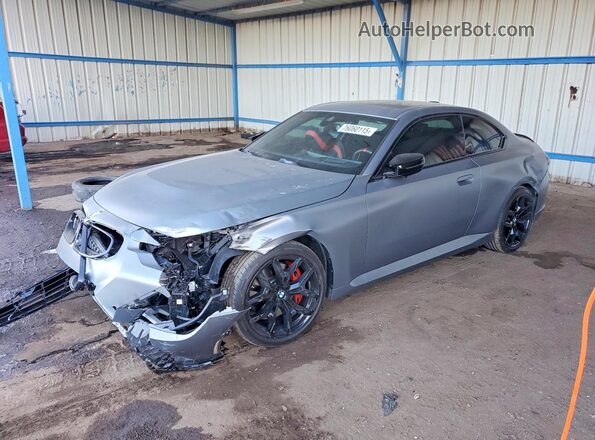 3MW53CM00S8F18348 2025 BMW M2 Gray Առջևի ձախ երեք քառորդ տեսարան