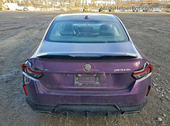 3MW53CM07R8E36935 2024 BMW M2 Purple უკანა ხედი