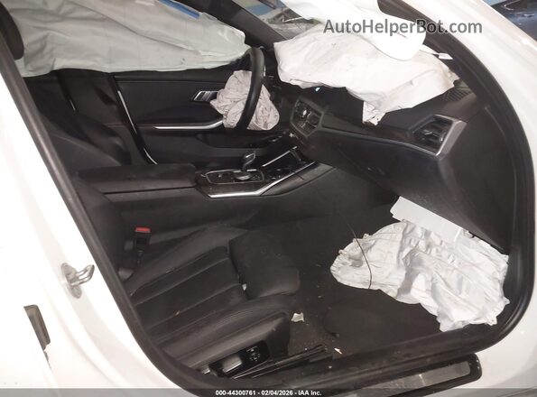 3MW5R7J0XM8B68921 2021 BMW OTHER Белый Вид салона спереди