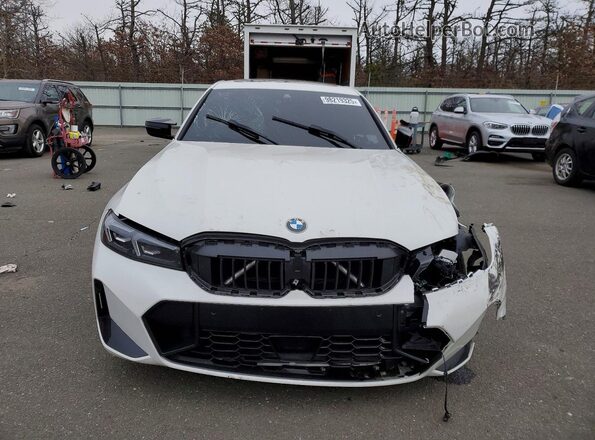 3MW69FT08S8F50518 2025 BMW M3 Белый Вид спереди