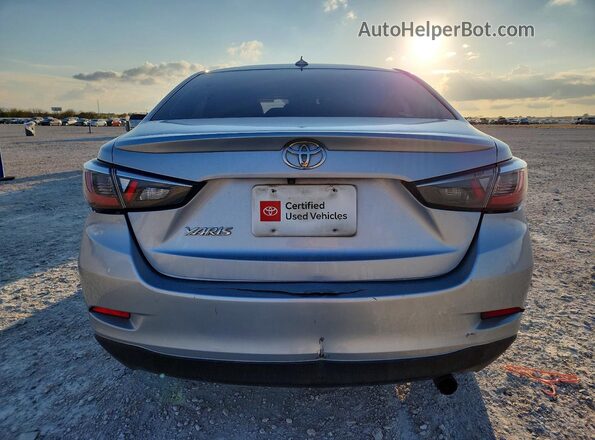 3MYDLBYV0KY522481 2019 TOYOTA YARIS Серебряный Вид сзади