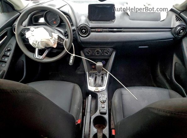3MYDLBYV0KY525509 2019 TOYOTA YARIS Белый Вид панели приборов