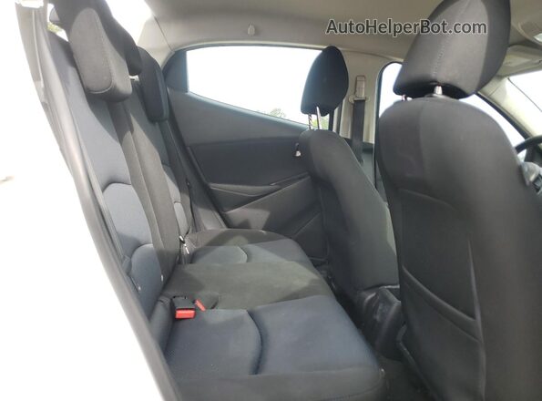 3MYDLBYV0KY527759 2019 TOYOTA YARIS White Widok tylnych siedzeń