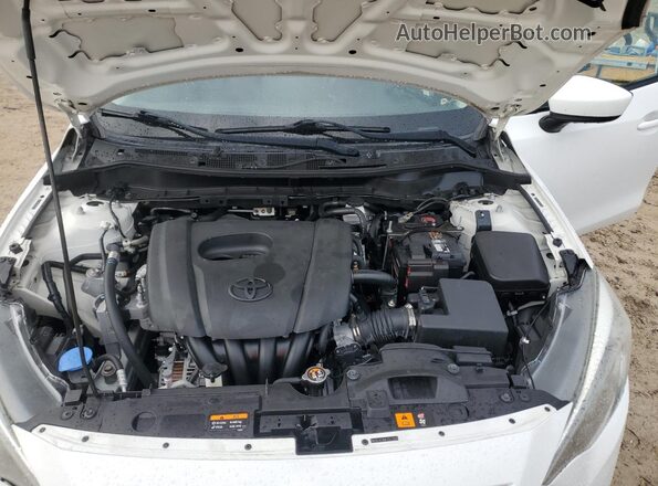 3MYDLBYV0KY527759 2019 TOYOTA YARIS White Widok wnętrza z tyłu