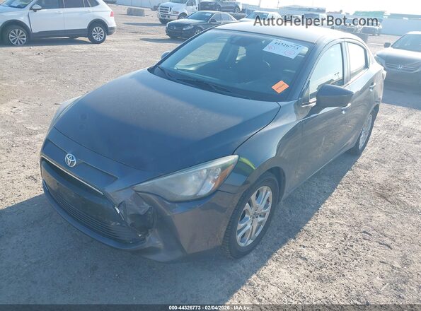 3MYDLBYV1JY314107 2018 TOYOTA YARIS IA Gray Przód lewy