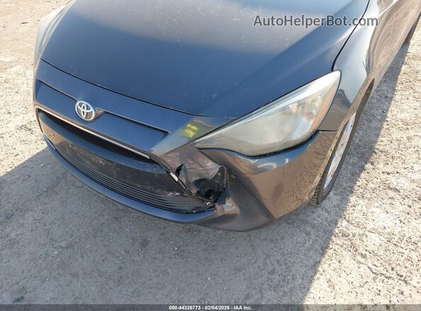 3MYDLBYV1JY314107 2018 TOYOTA YARIS IA Gray Widok z przodu