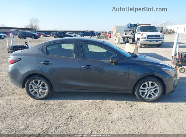 3MYDLBYV1JY314107 2018 TOYOTA YARIS IA Gray Widok wnętrza z tyłu
