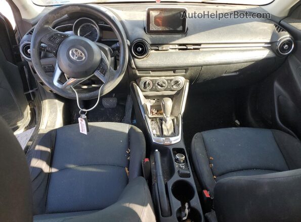 3MYDLBYV1JY322613 2018 TOYOTA YARIS Black Вид панелі приладів