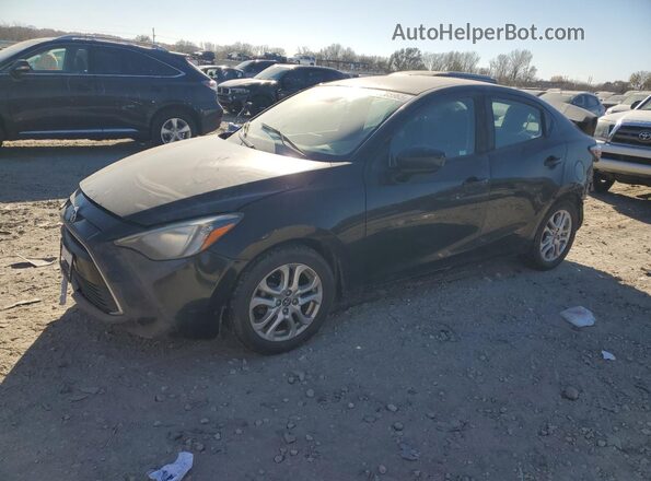 3MYDLBYV1JY322613 2018 TOYOTA YARIS Black Передня ліва чверть