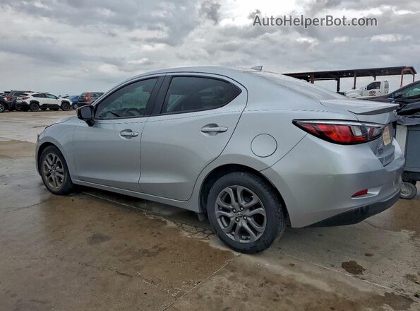 3MYDLBYV1KY505303 2019 TOYOTA YARIS Серебряный Задняя левая четверть