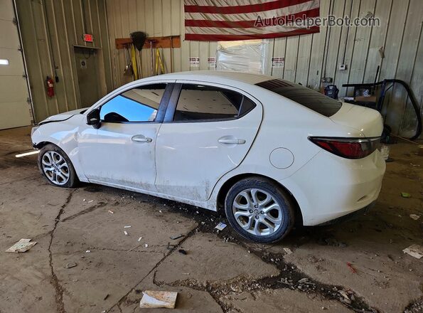 3MYDLBYV3HY152300 2017 TOYOTA YARIS Белый Задняя левая четверть