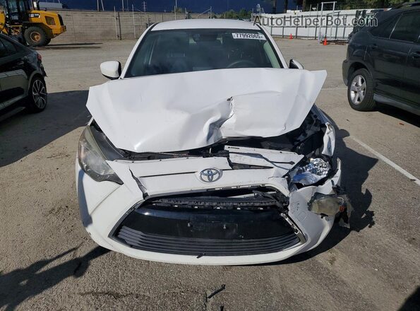 3MYDLBYV3JY330177 2018 TOYOTA YARIS Белый Вид спереди