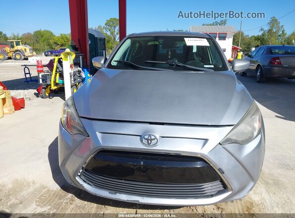 3MYDLBYV4JY300086 2018 TOYOTA YARIS IA Серебряный Вид щитка приборов