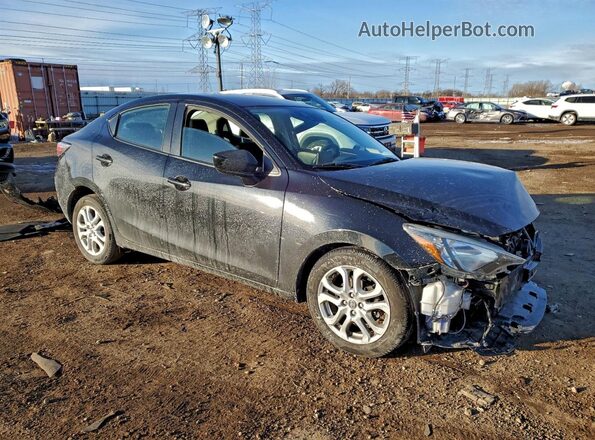 3MYDLBYV4JY328874 2018 TOYOTA YARIS Черный Передняя правая четверть