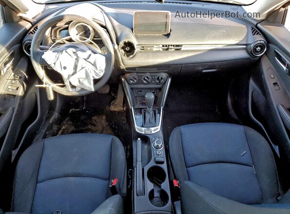 3MYDLBYV4JY328874 2018 TOYOTA YARIS Черный Вид панели приборов