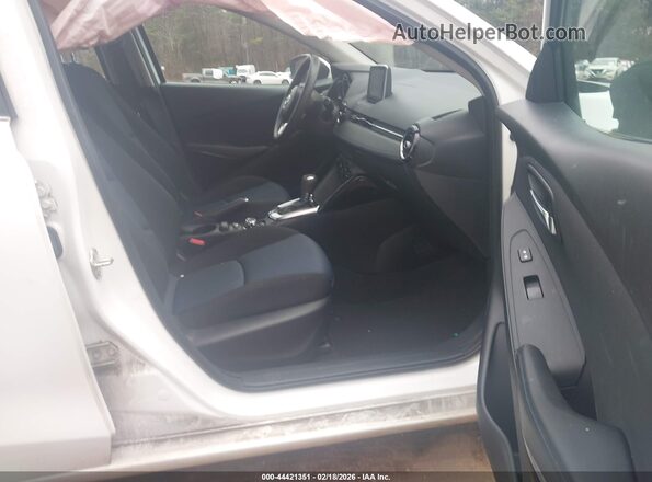 3MYDLBYV4JY333024 2018 TOYOTA YARIS IA Белый Вид салона спереди