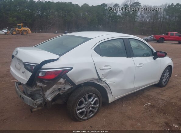 3MYDLBYV4JY333024 2018 TOYOTA YARIS IA Белый Вид спереди