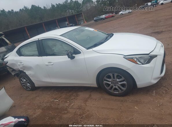 3MYDLBYV4JY333024 2018 TOYOTA YARIS IA Белый Вид задней части салона