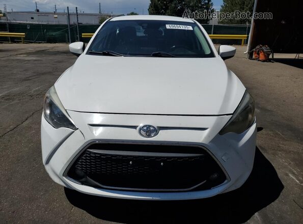 3MYDLBYV4KY507210 2019 TOYOTA YARIS White Widok z przodu