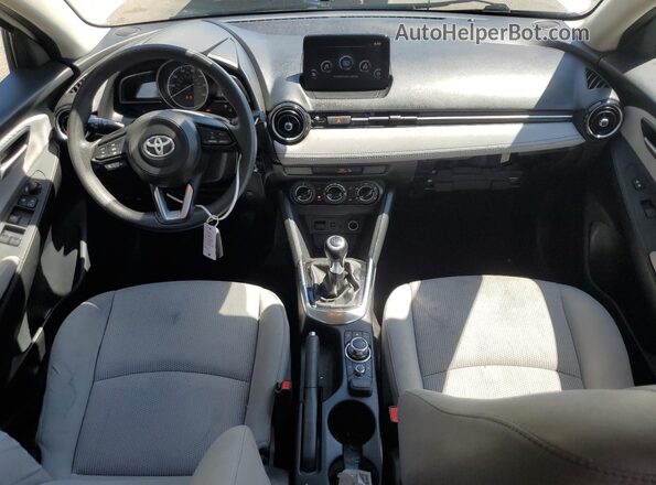 3MYDLBYV4KY507210 2019 TOYOTA YARIS White Widok deski rozdzielczej