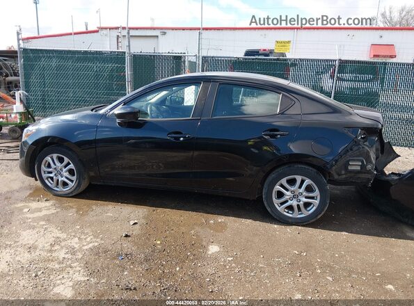 3MYDLBYV5JY317110 2018 TOYOTA YARIS IA Черный 