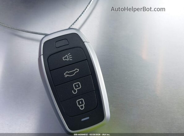 3MYDLBYV5KY501433 2019 TOYOTA YARIS Белый Вид панели приборов