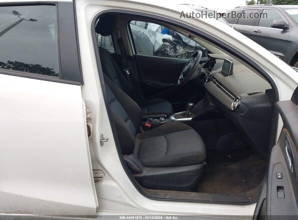 3MYDLBYV6HY155188 2017 TOYOTA YARIS IA White Vista interior delantera