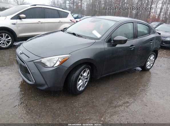 3MYDLBYV6JY310828 2018 TOYOTA YARIS IA Серый Передняя левая четверть