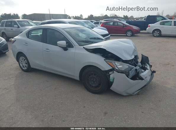 3MYDLBYV6KY500985 2019 TOYOTA YARIS Gray Przód prawy