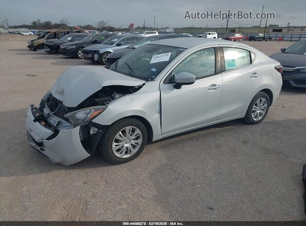 3MYDLBYV6KY500985 2019 TOYOTA YARIS Gray Przód lewy