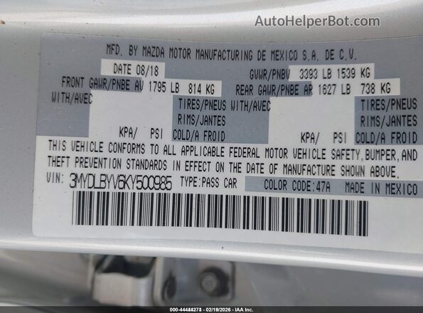 3MYDLBYV6KY500985 2019 TOYOTA YARIS Gray Widok komory silnika