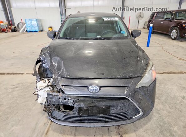 3MYDLBYV7HY188460 2017 TOYOTA YARIS Серый Вид спереди