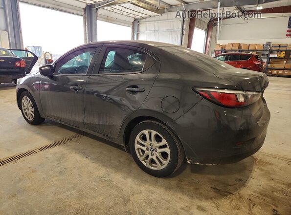 3MYDLBYV7HY188460 2017 TOYOTA YARIS Серый Задняя левая четверть