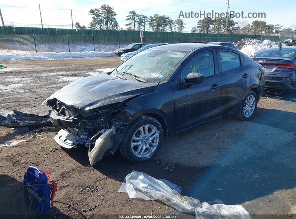 3MYDLBYV9HY149465 2017 TOYOTA YARIS IA Black Передня ліва чверть