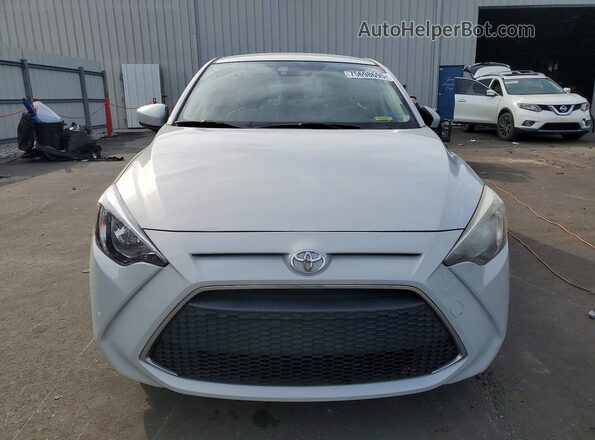 3MYDLBYV9KY500494 2019 TOYOTA YARIS Silver Vista frontal